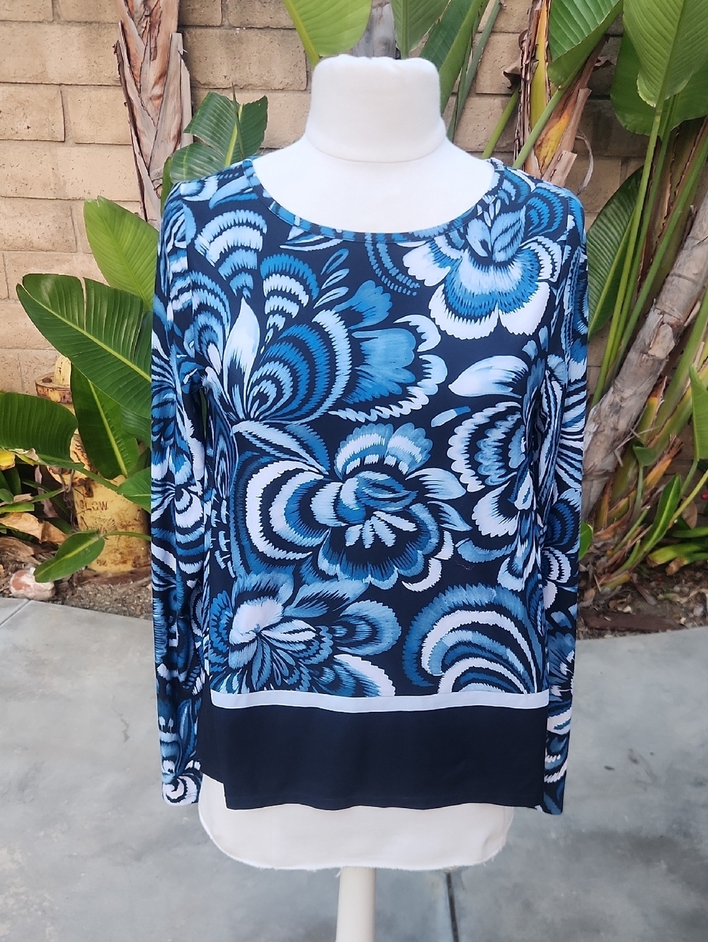 Johnny Was Bee Active Sleeve Handkerchief Hem Top Blue Feathery Flower New Small